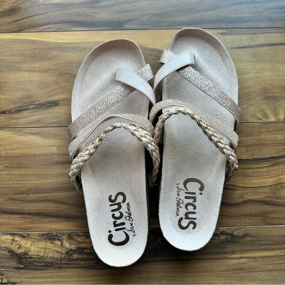 Circus Sam Edelman Oakley sandals
10